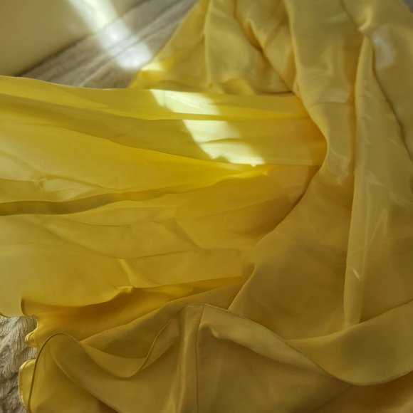 Elegant Yellow Evening Gown - Picture 11 of 13